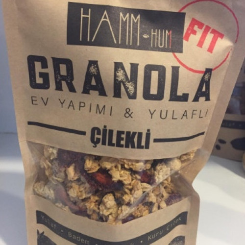 Ev Yapımı Çilekli Granola